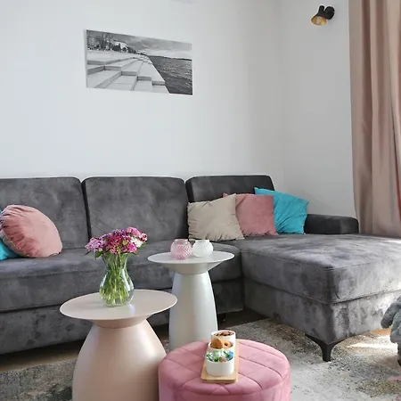 Apartment Gambi With Sea View